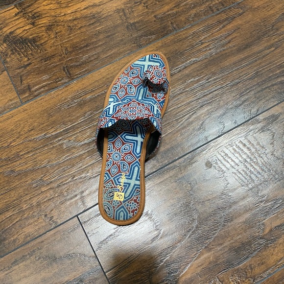 Designer flats - Picture 2 of 3